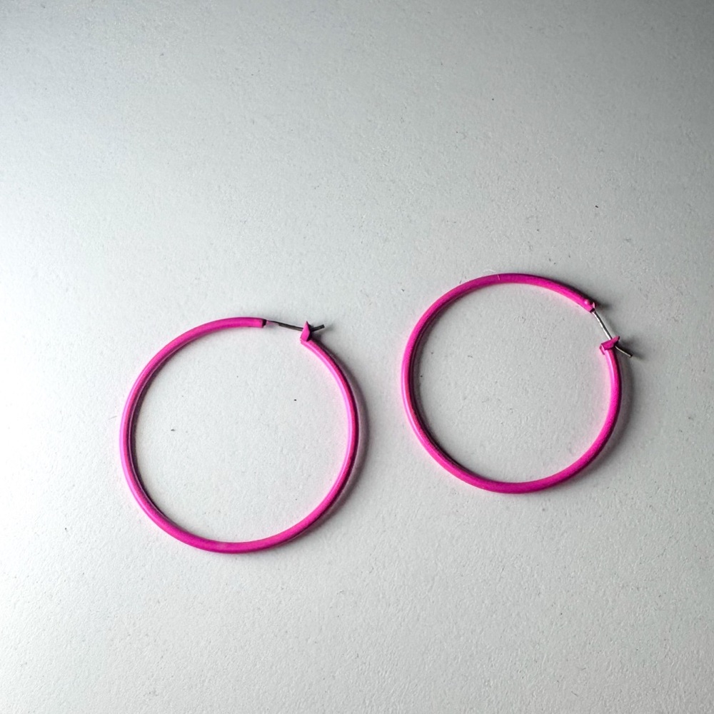 Hoop earrings, medium sized, pink